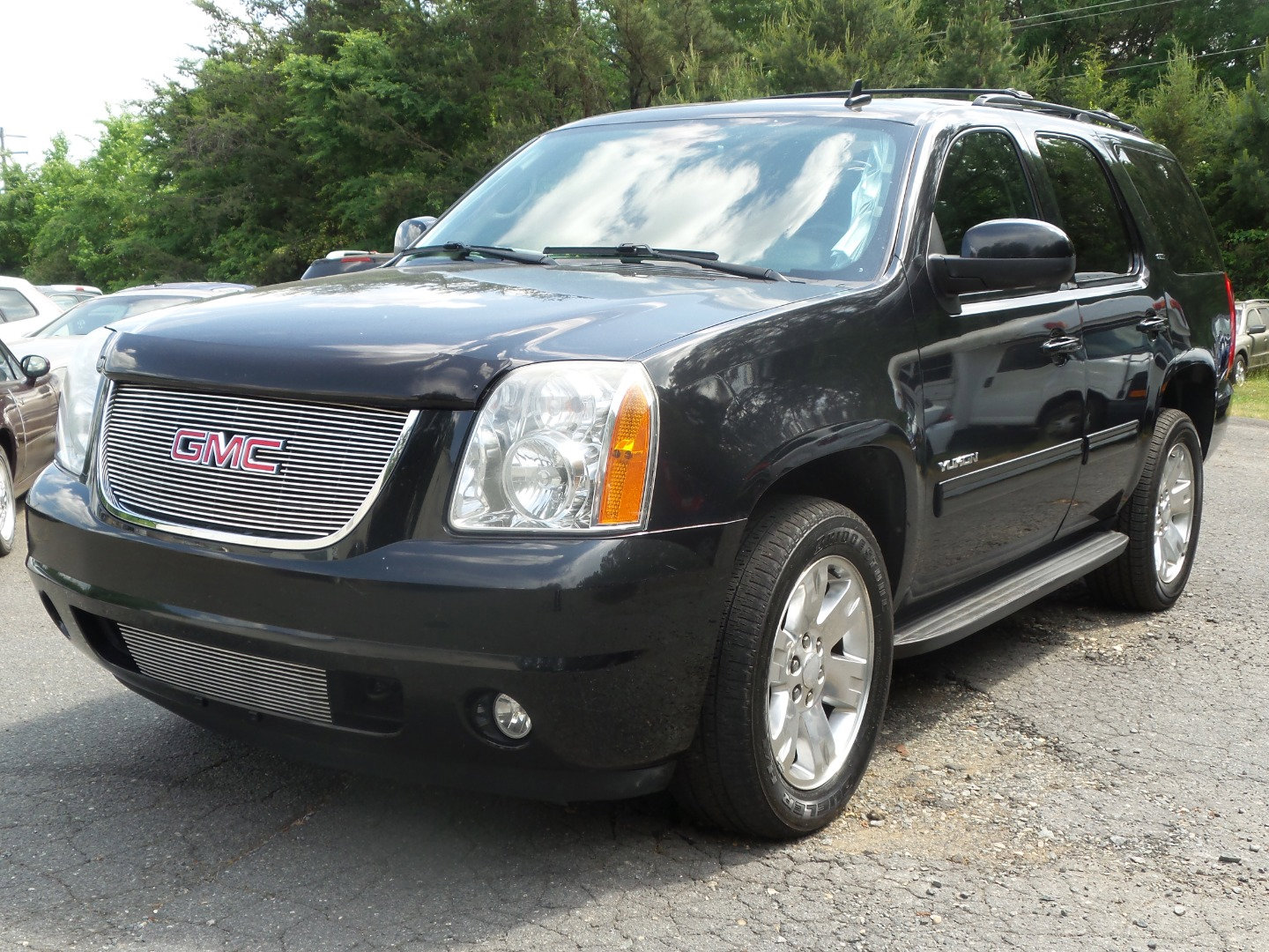 Used 2012 GMC Yukon SLT w/ SLT-2 Equipment Package image 1