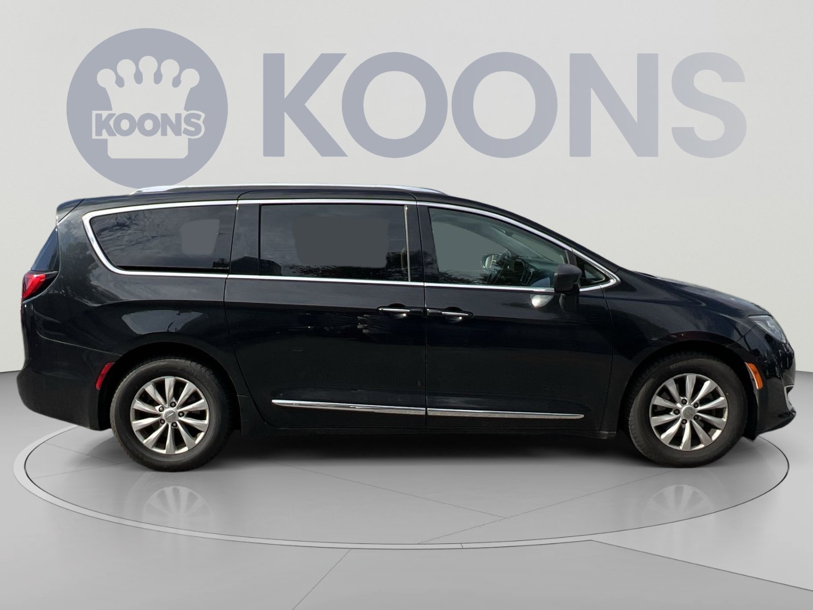 Used 2018 Chrysler Pacifica Touring-L FWD image 8