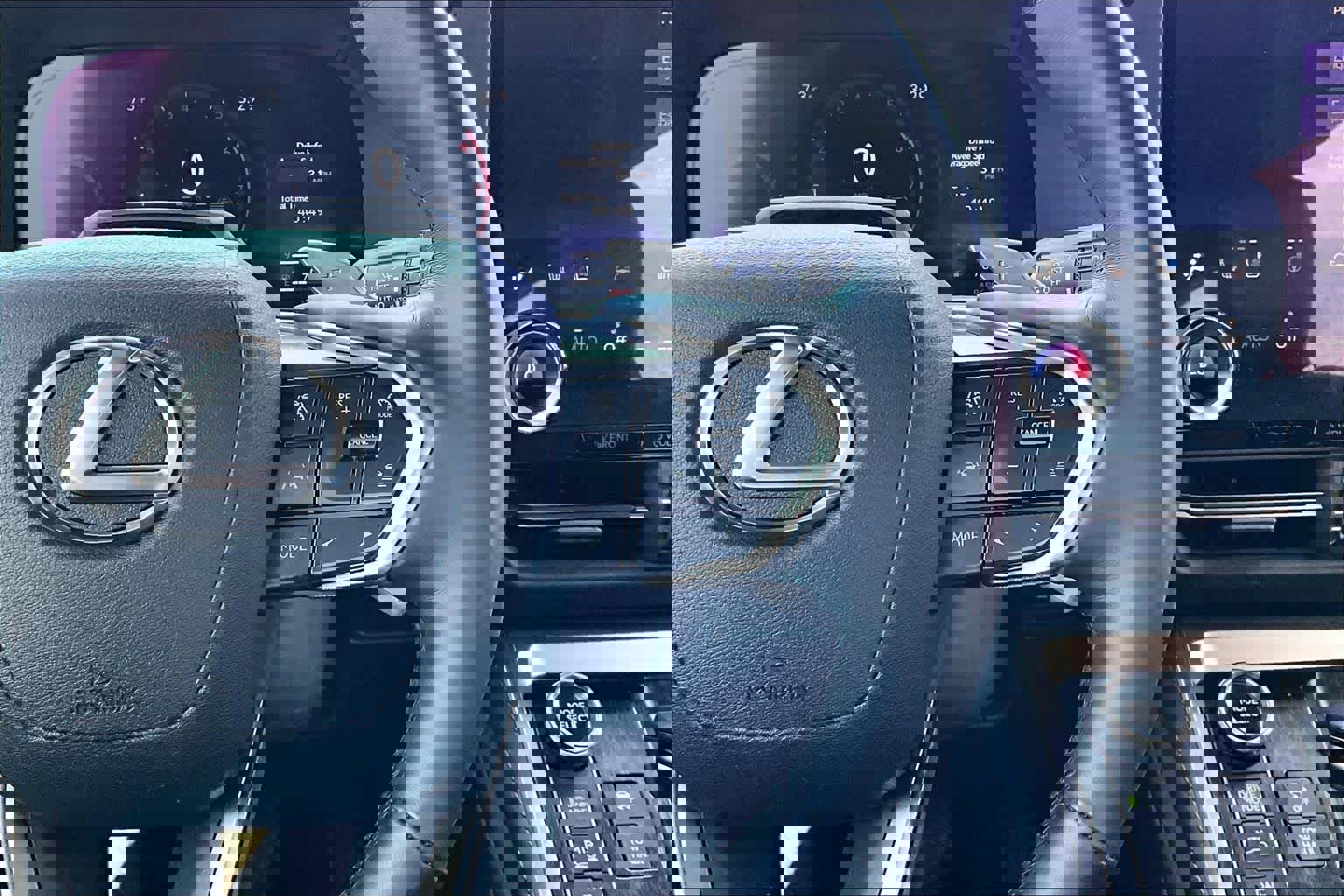 Used 2025 Lexus GX 550 AWD/4WD image 24