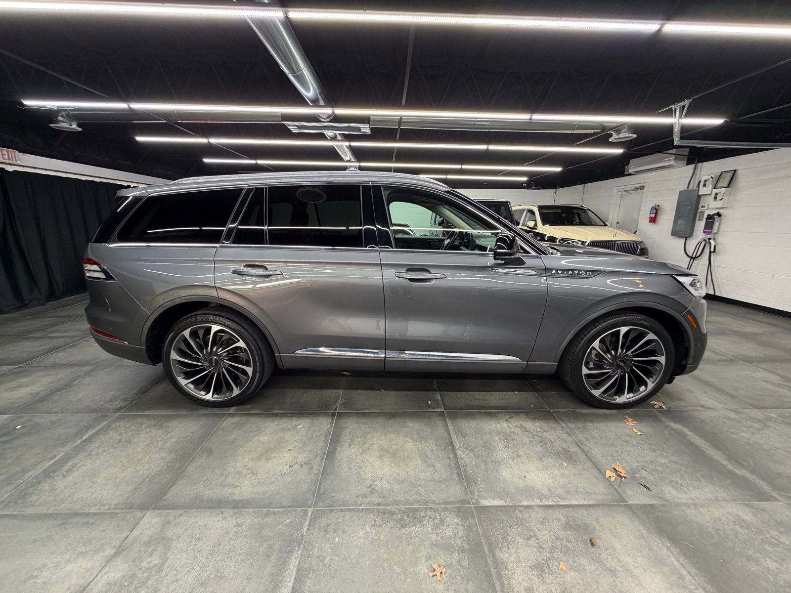 Used 2022 Lincoln Aviator Reserve w/ Equipment Group 201A image 8