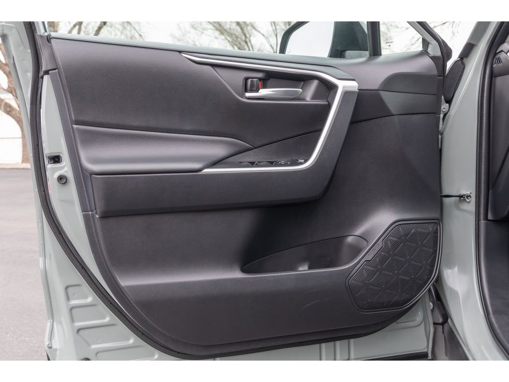 Used 2021 Toyota RAV4 XLE image 18