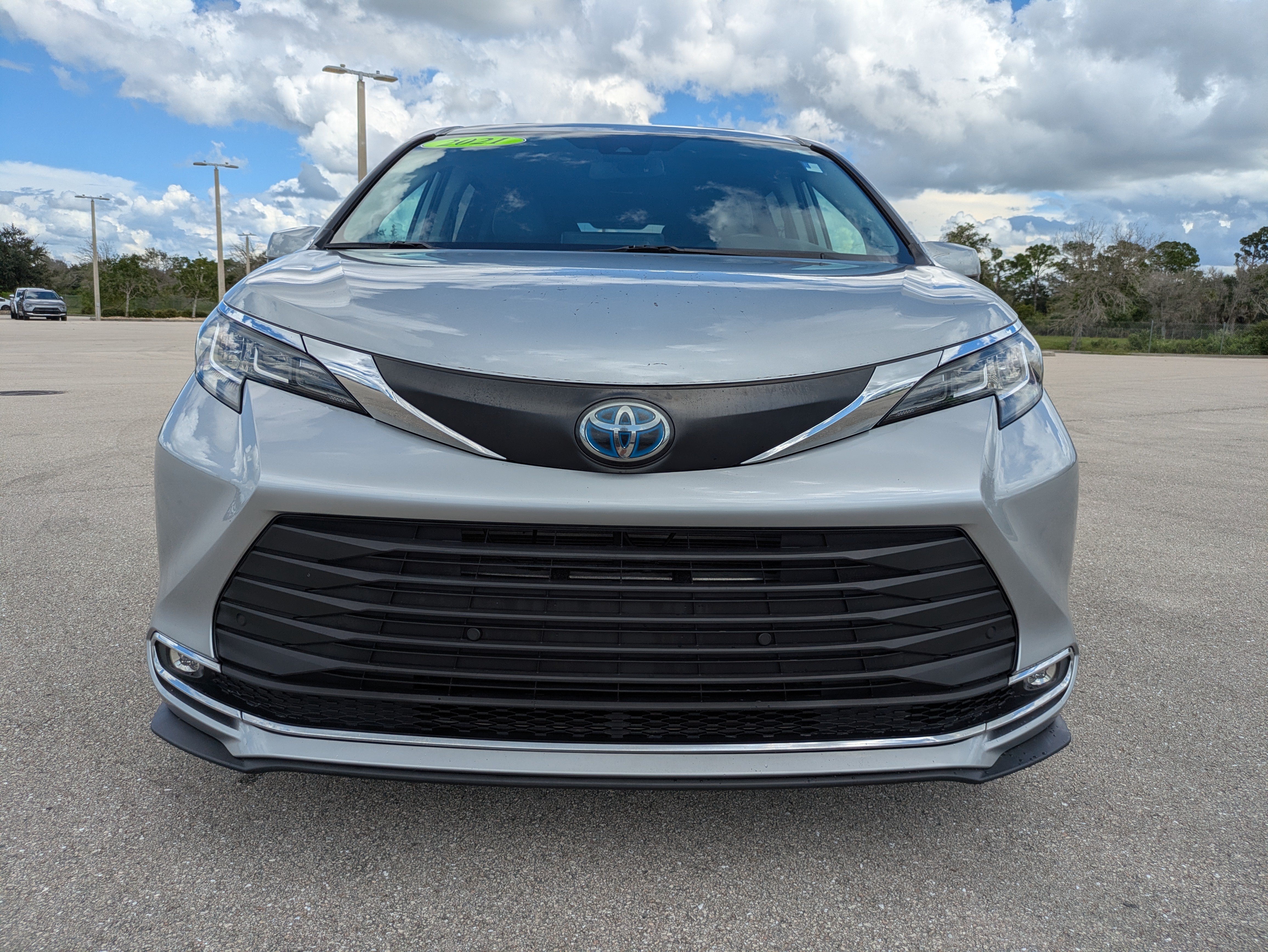 Used 2021 Toyota Sienna XLE w/ XLE Plus Package FWD image 9