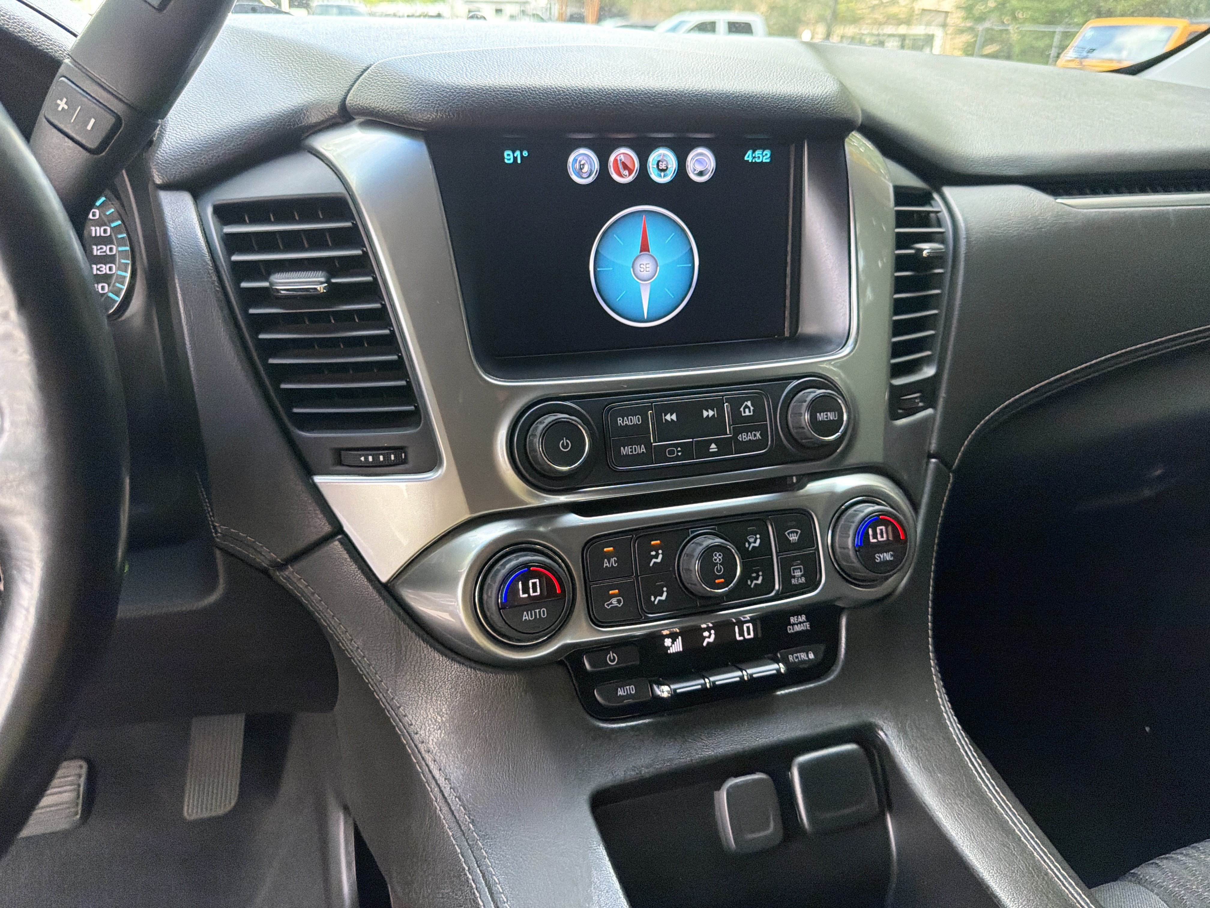 Used 2019 Chevrolet Tahoe LS AWD/4WD image 28
