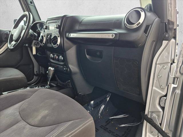 Used 2014 Jeep Wrangler Unlimited Sahara w/ Connectivity Group AWD/4WD image 19