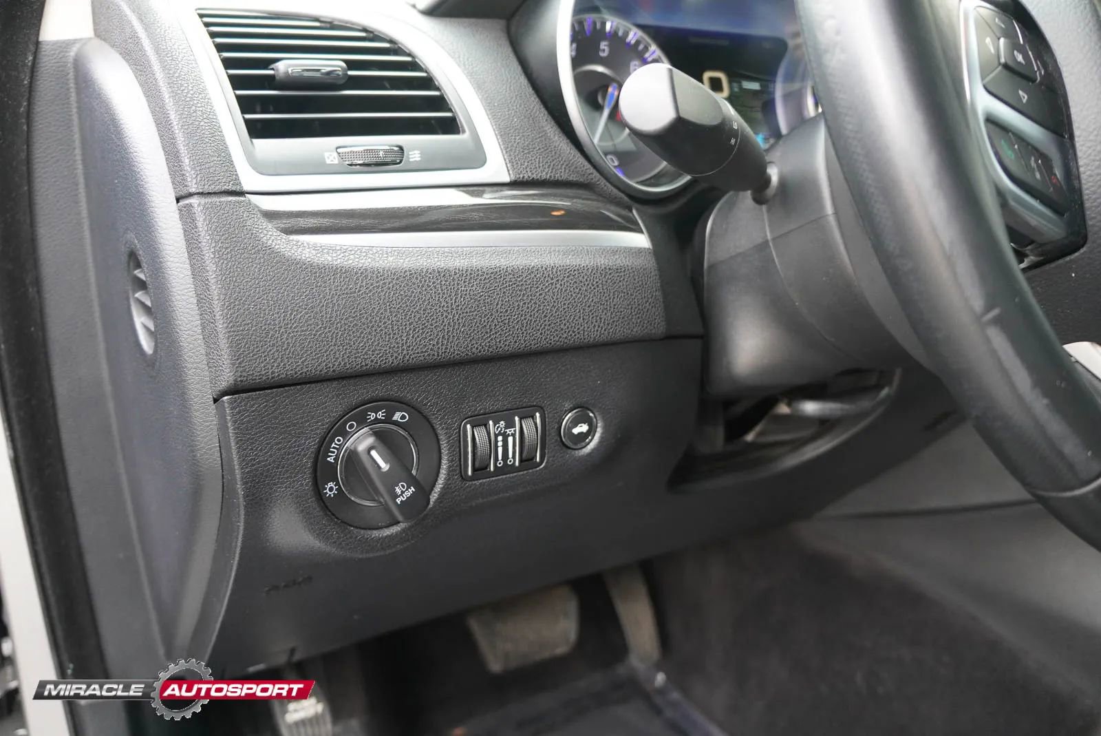 Used 2017 Chrysler 300 Limited w/ Driver Convenience Group RWD image 34