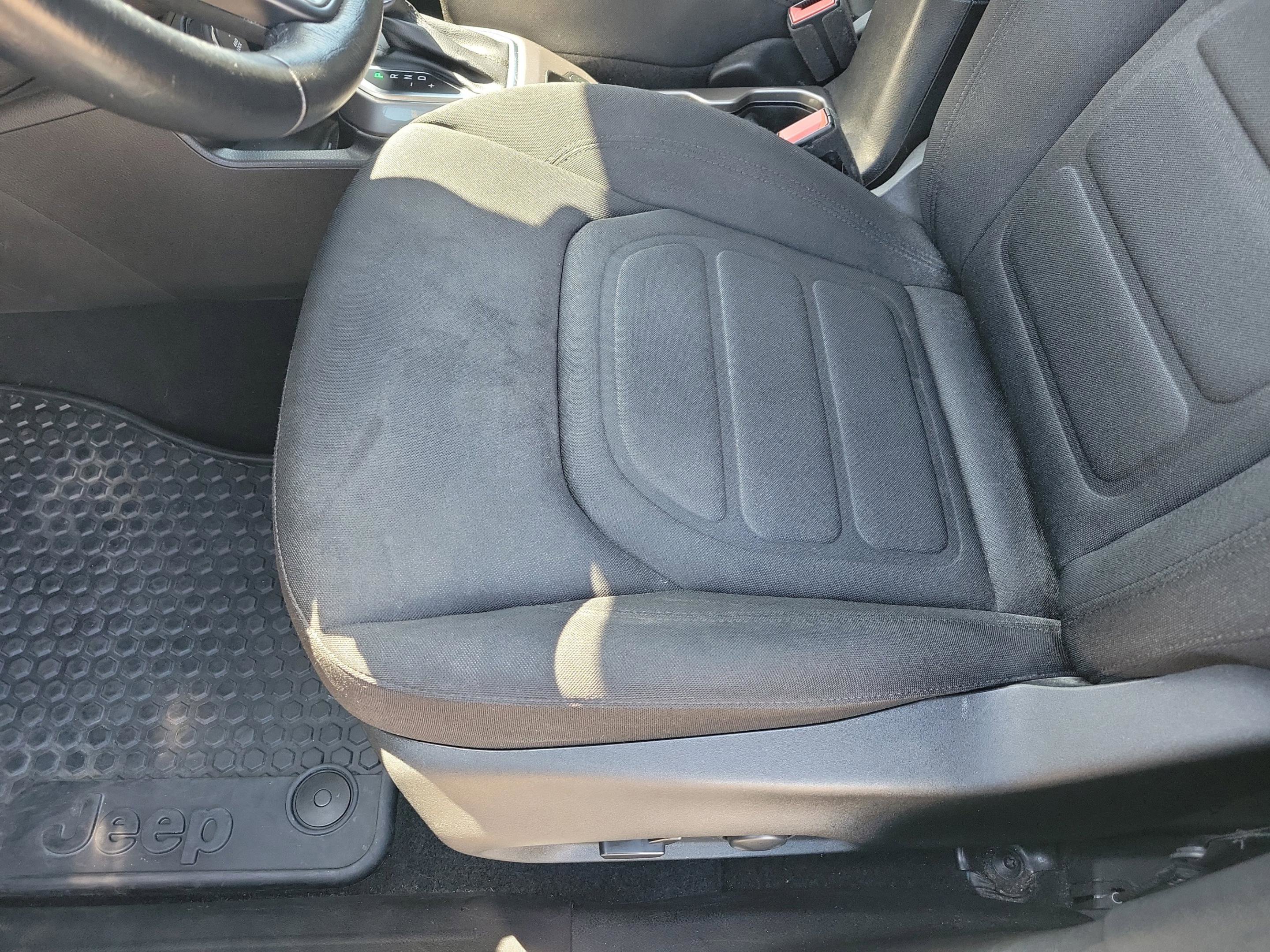 Used 2022 Jeep Renegade Latitude w/ Convenience Group AWD/4WD image 26