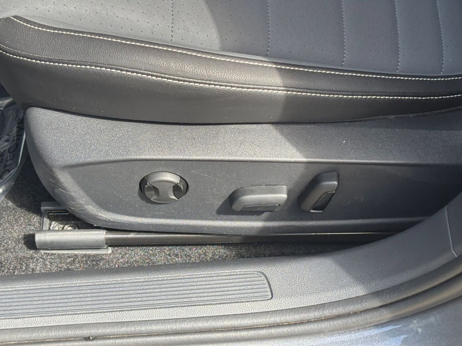 Used 2025 Volkswagen Jetta SE image 22