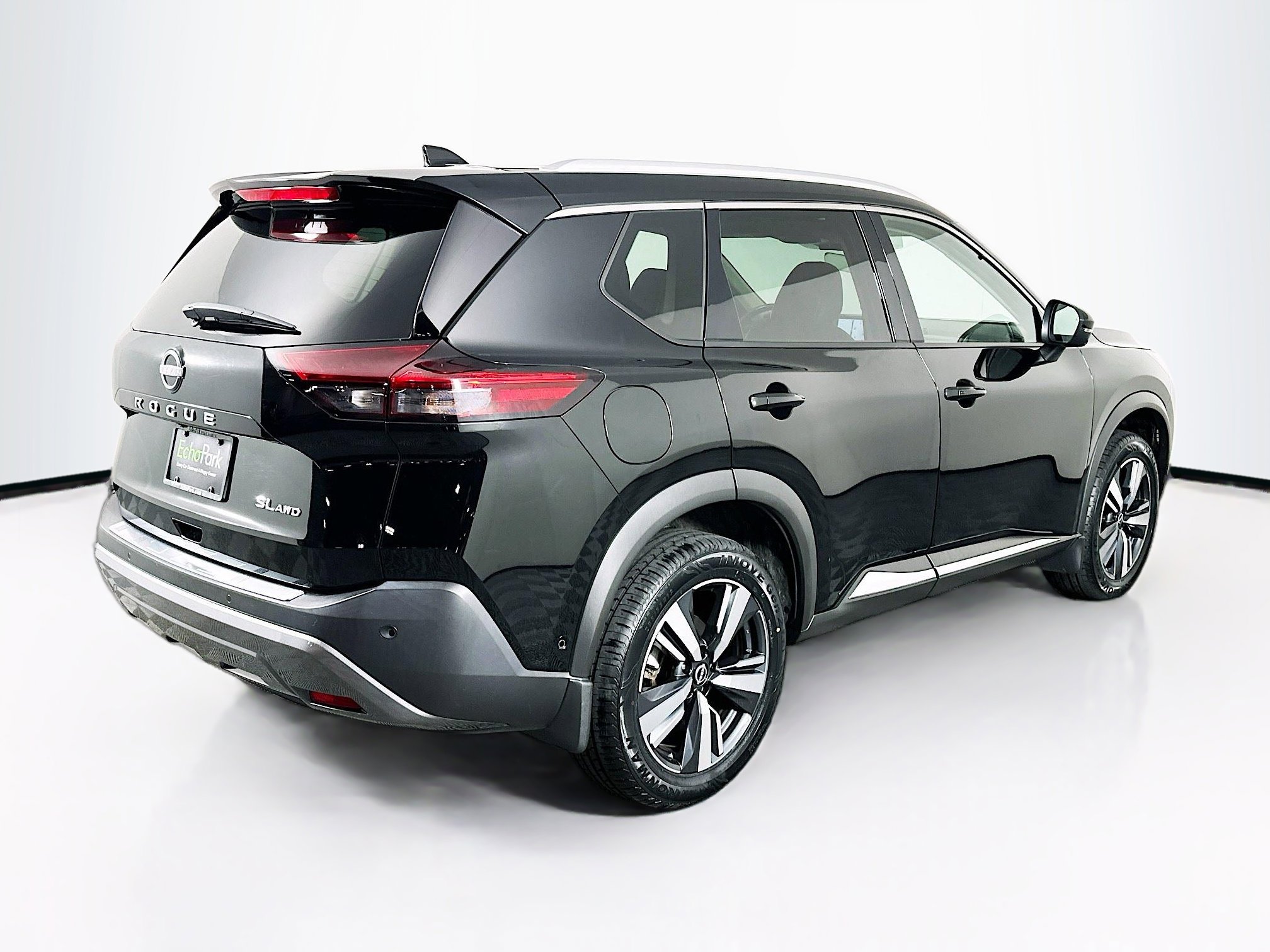 Used 2023 Nissan Rogue SL w/ SL Premium Package image 9