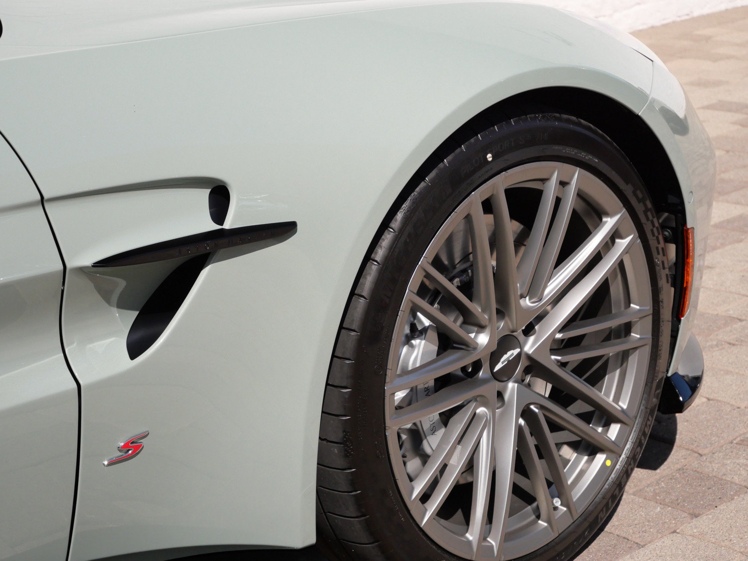 New 2026 Aston Martin V8 Vantage S RWD image 9