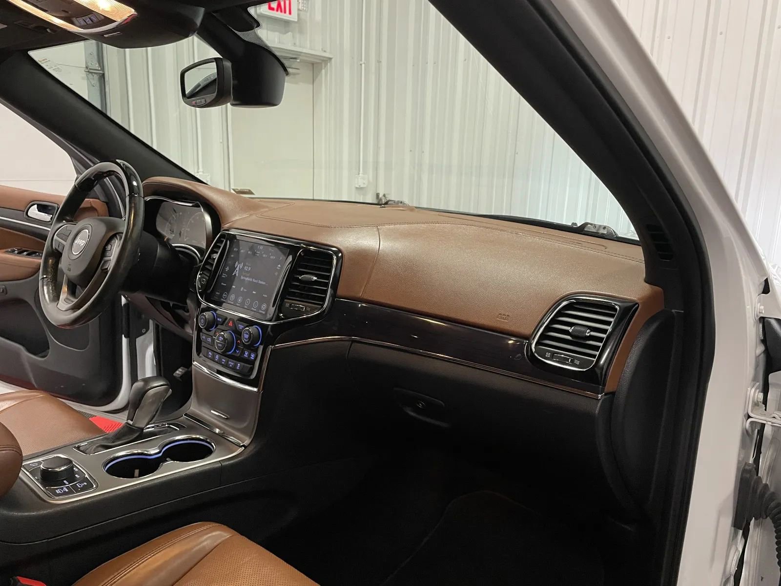 Used 2020 Jeep Grand Cherokee Overland image 48