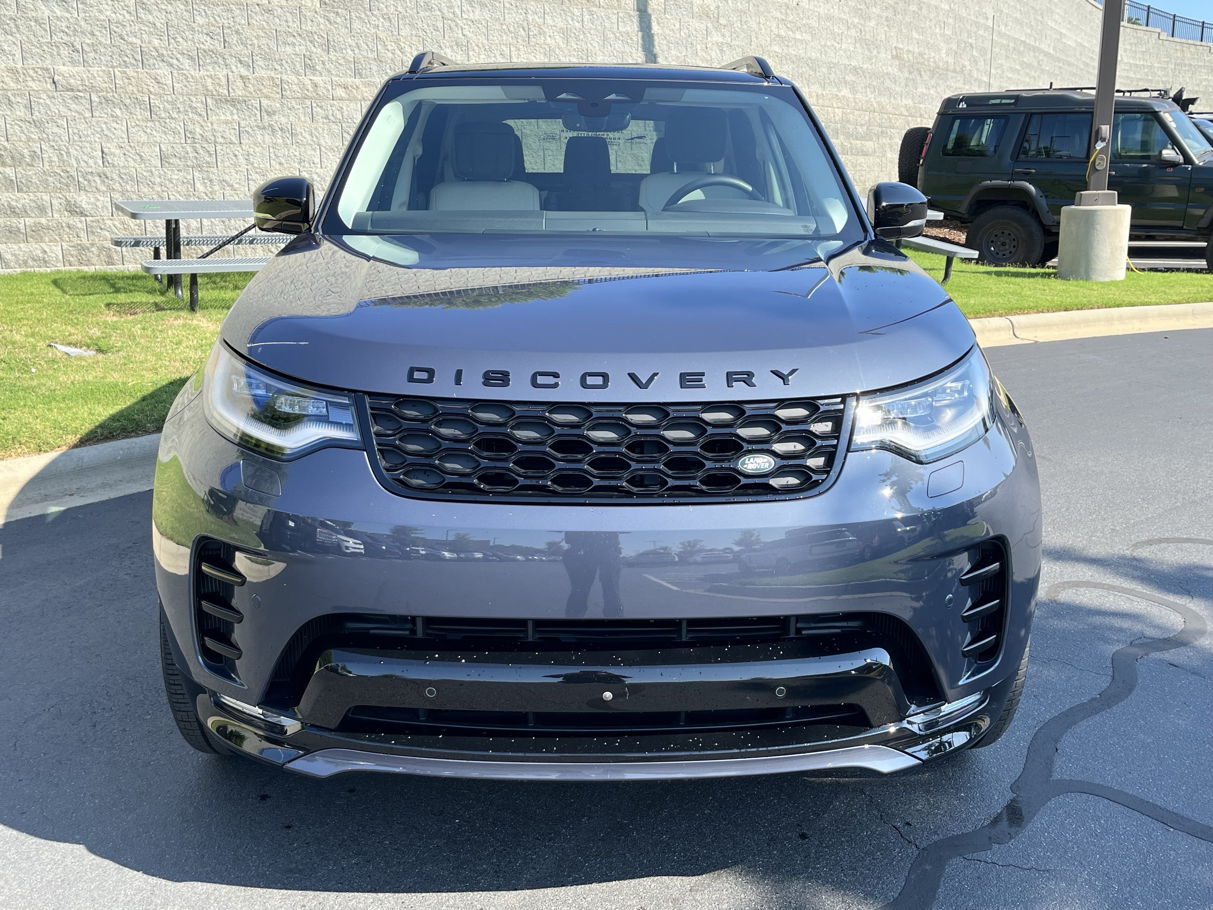 Used 2025 Land Rover Discovery Dynamic SE AWD/4WD image 16