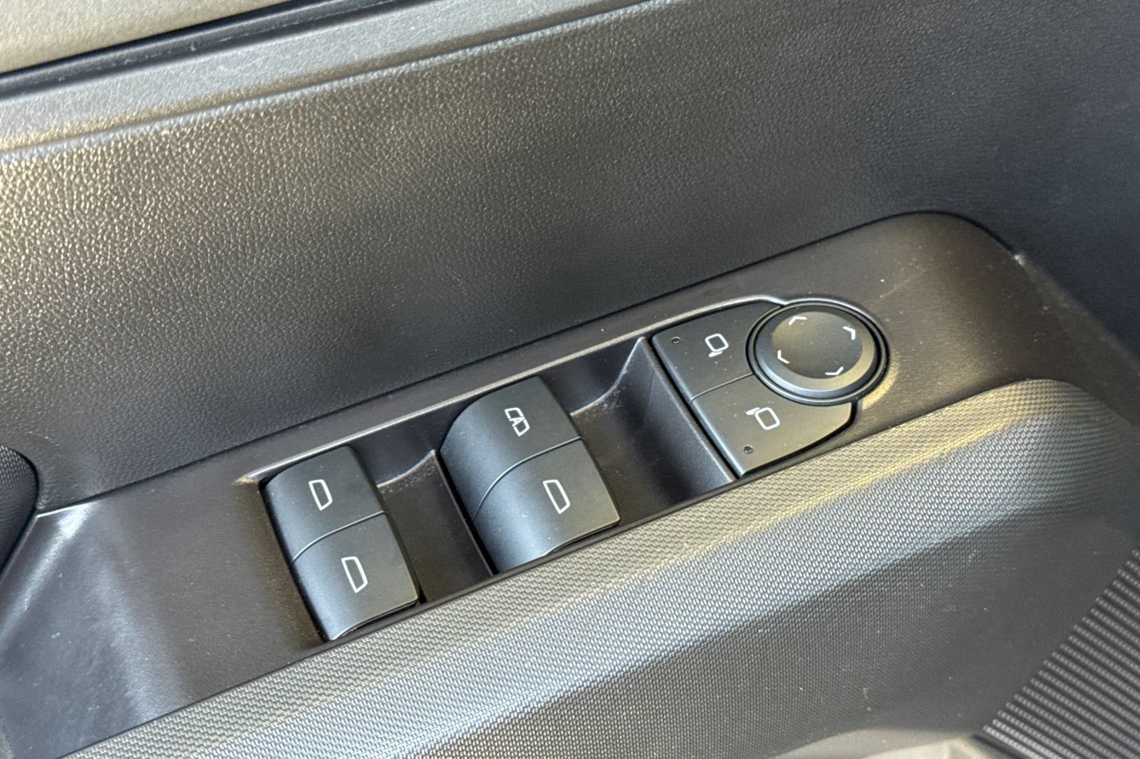 Used 2026 Chevrolet Colorado Trail Boss AWD/4WD image 13