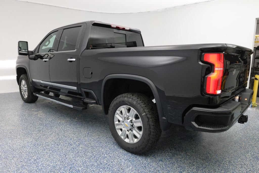 Used 2024 Chevrolet Silverado 2500 High Country w/ High Country Premium Package image 5