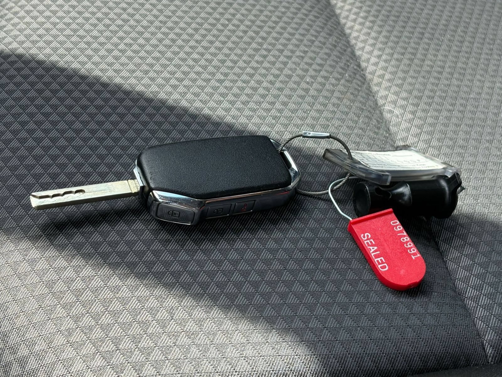 Used 2025 Kia Soul LX w/ LX Technology Package FWD image 20