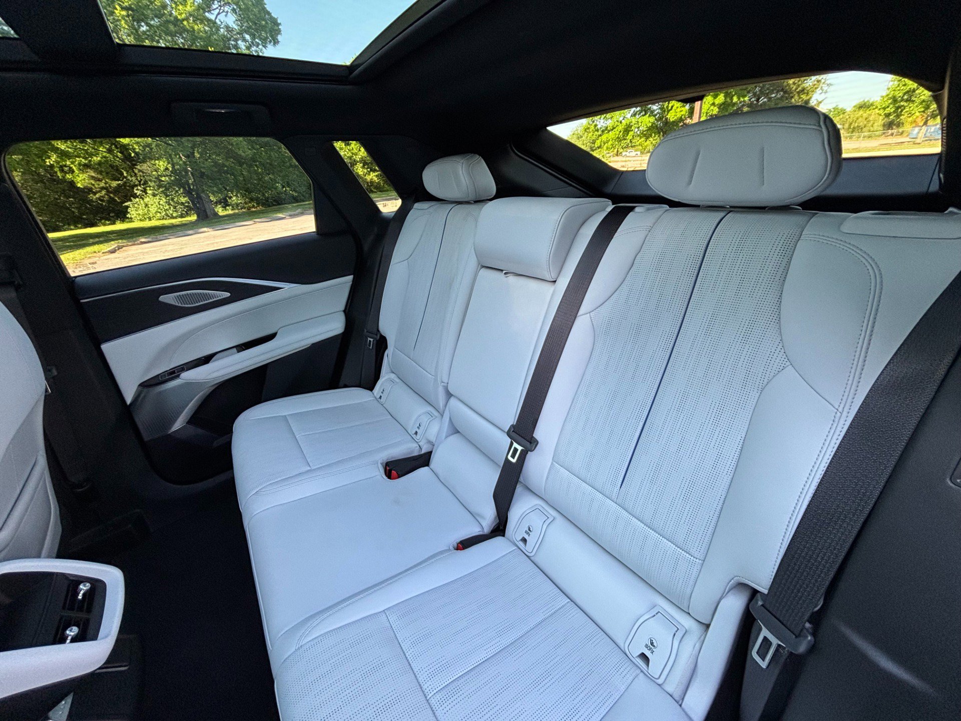 Used 2024 Cadillac Lyriq Sport RWD image 17