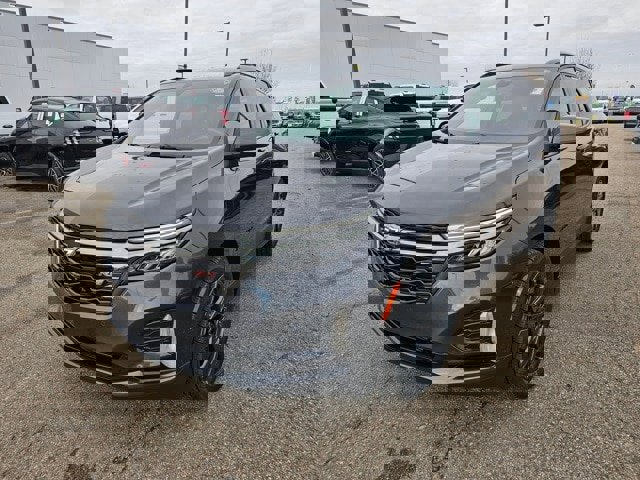 Used 2022 Chevrolet Equinox RS w/ RS Leather Package image 2