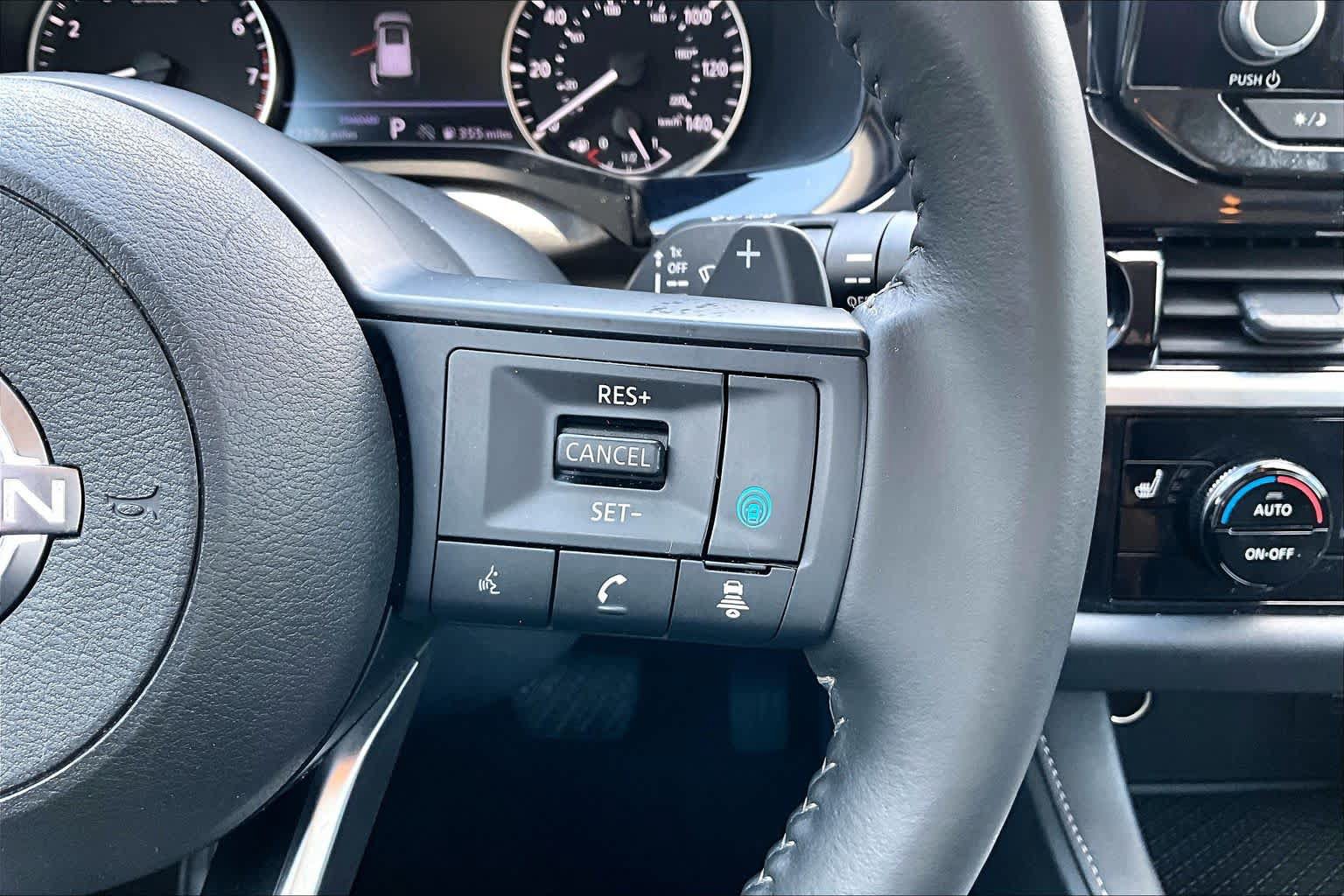Used 2025 Nissan Pathfinder SV FWD image 23
