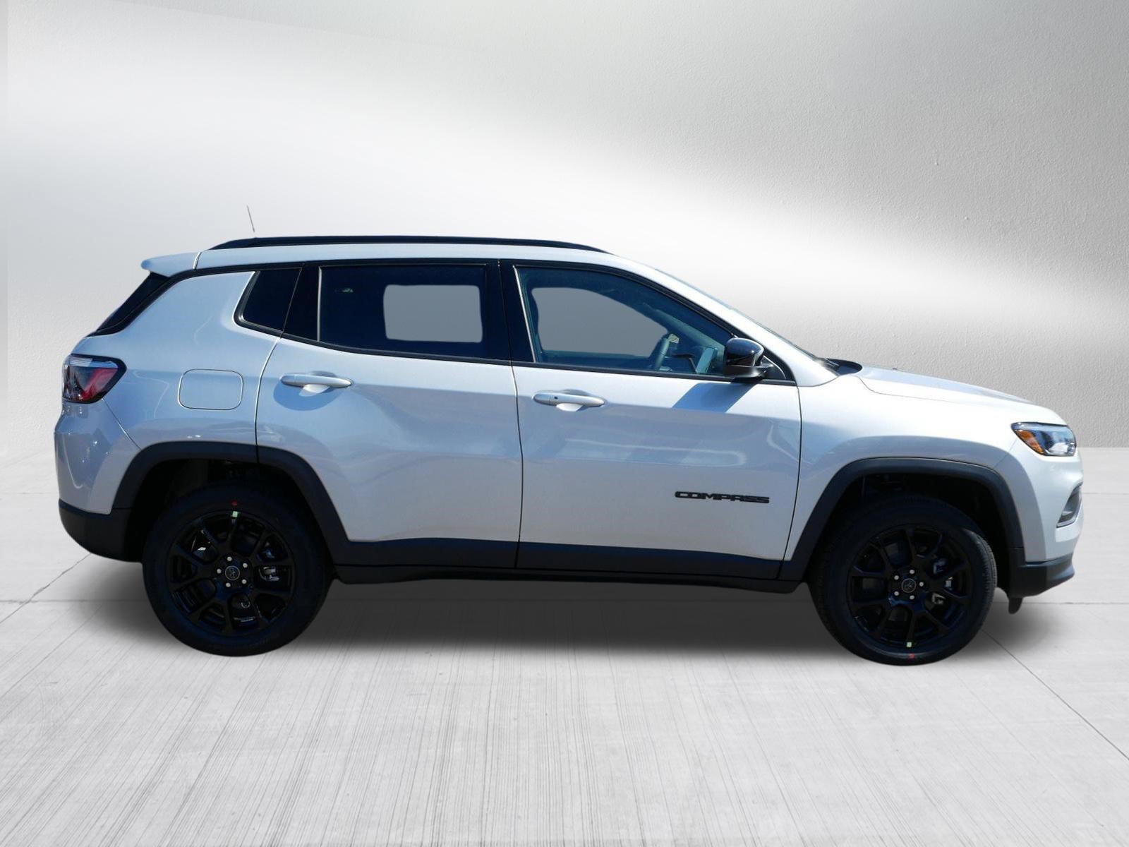 New 2026 Jeep Compass Latitude w/ Sun and Sound Group AWD/4WD image 8