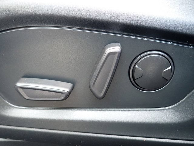 Used 2023 Ford Explorer XLT AWD/4WD image 23