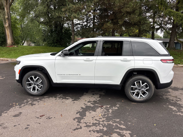 New 2027 Jeep Grand Cherokee Laredo X AWD/4WD image 6