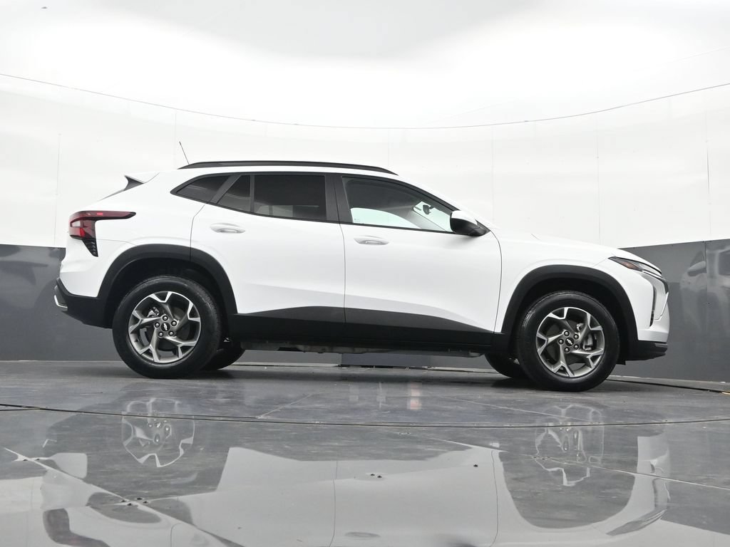 Certified 2025 Chevrolet Trax LT FWD image 34