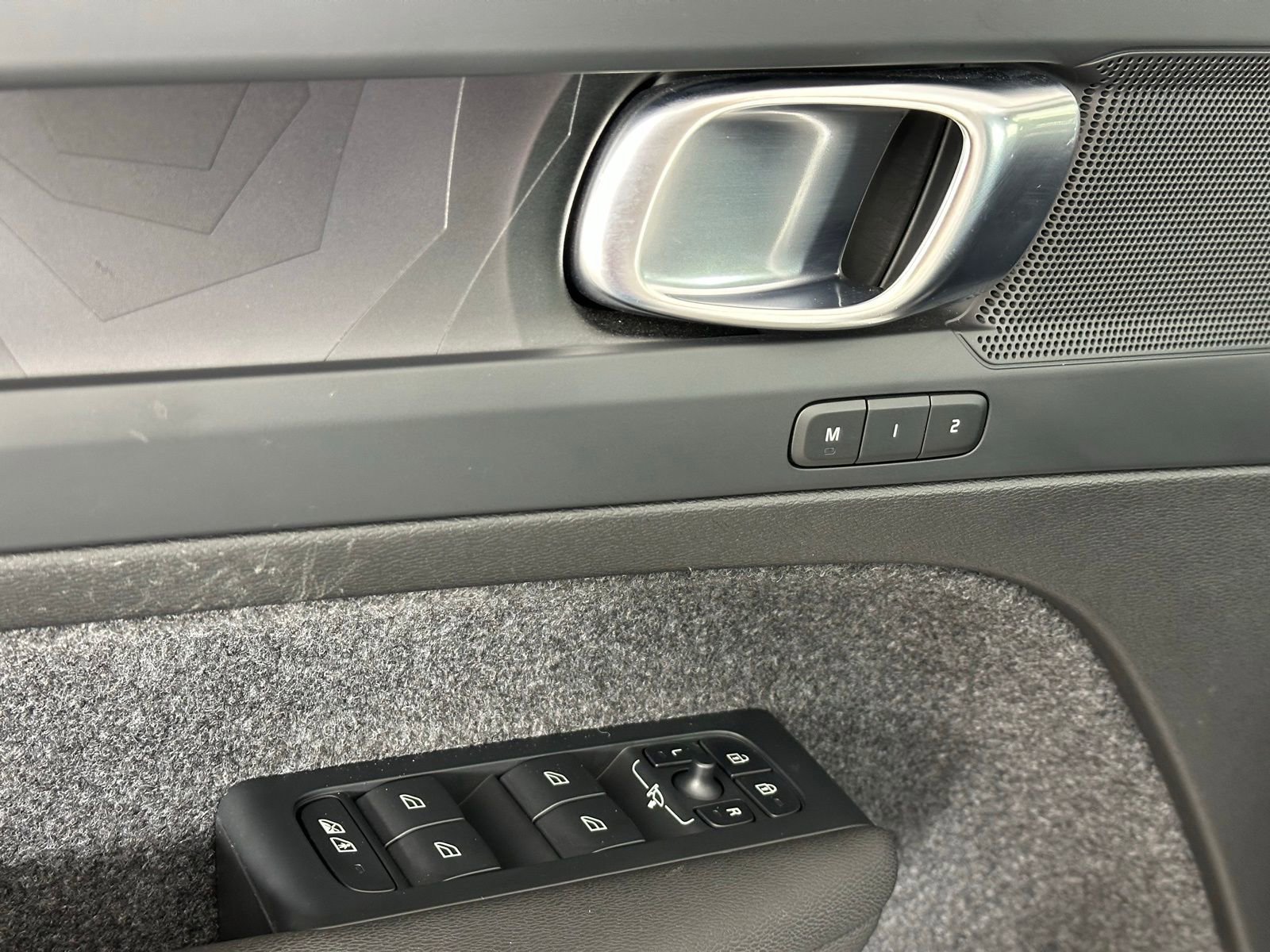 Used 2023 Volvo XC40 Recharge Plus image 38