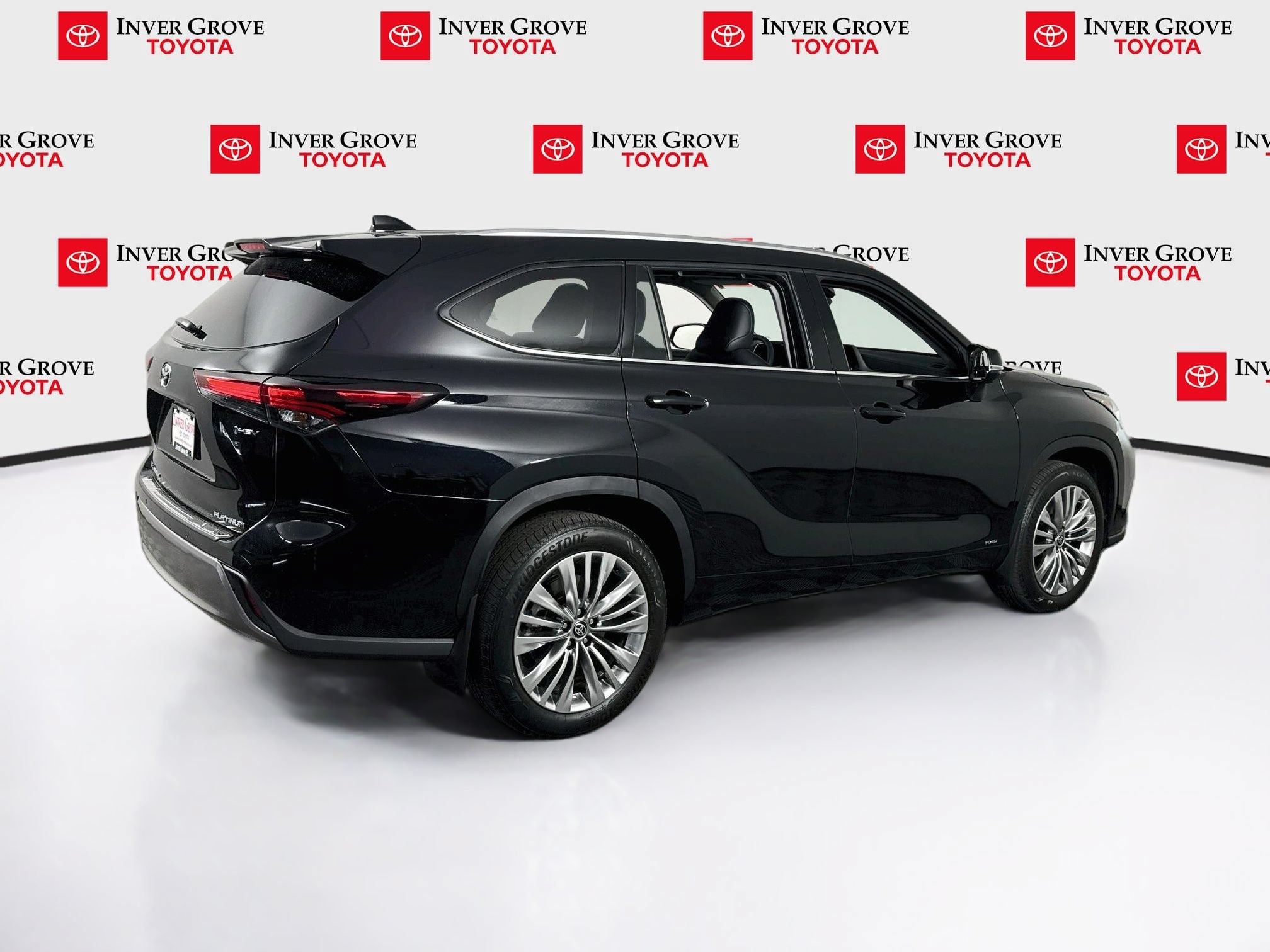 Used 2026 Toyota Highlander Platinum AWD/4WD image 4