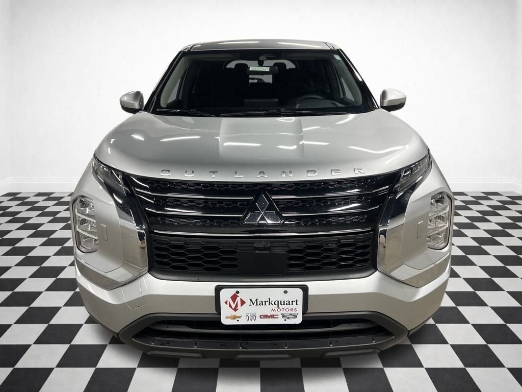 Used 2024 Mitsubishi Outlander ES image 3