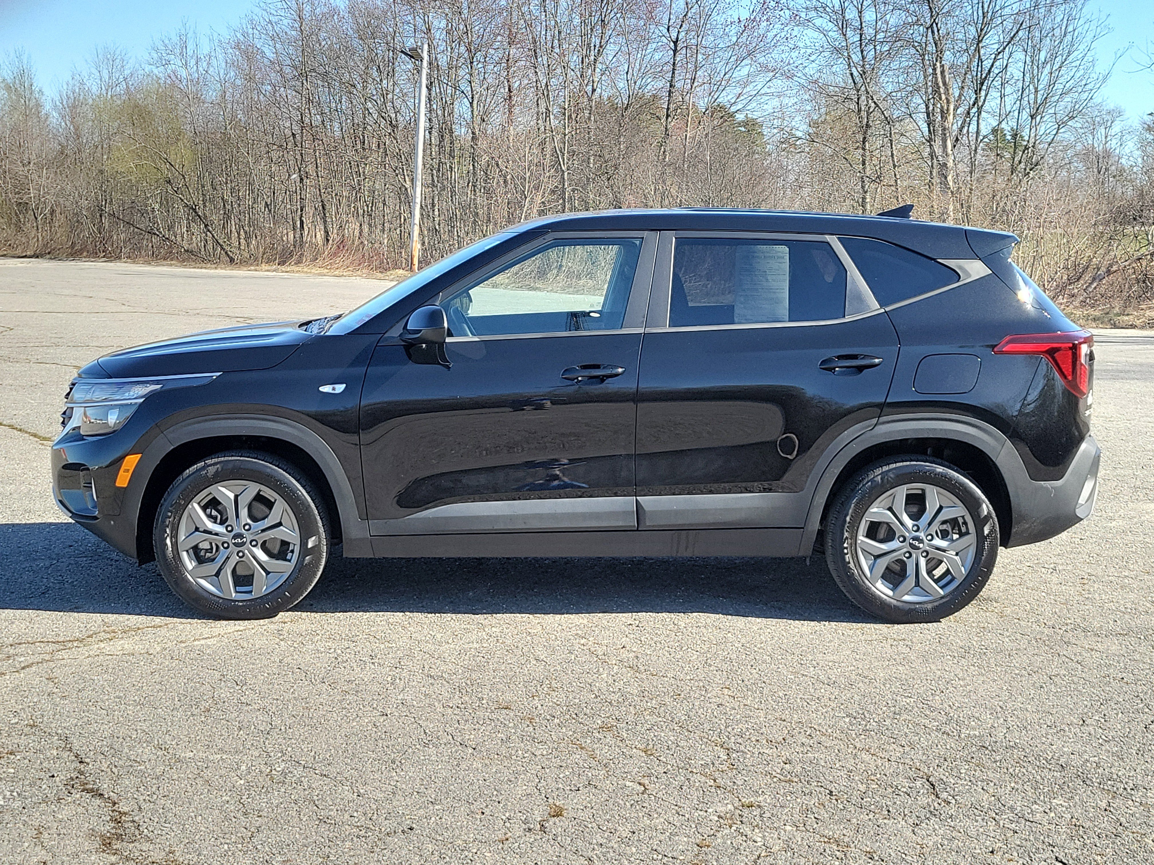 Used 2025 Kia Seltos LX AWD/4WD image 8