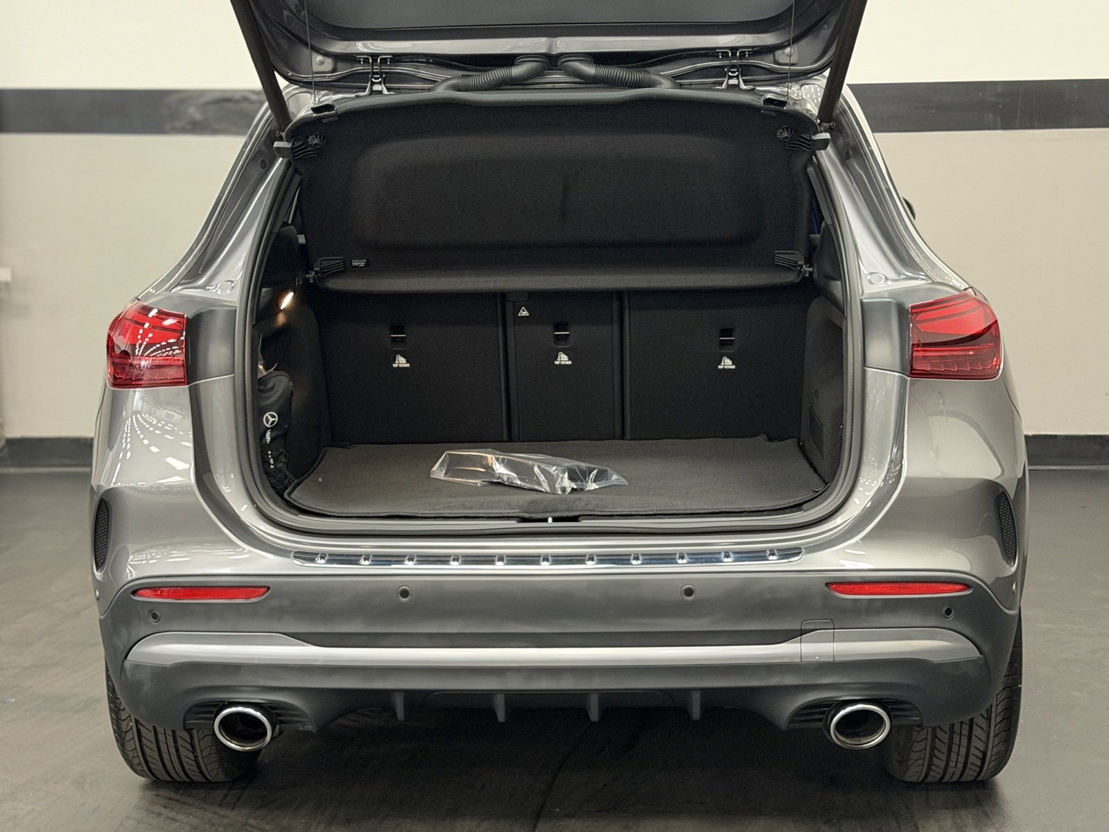 Used 2025 Mercedes-Benz GLA 35 AMG 4MATIC image 16