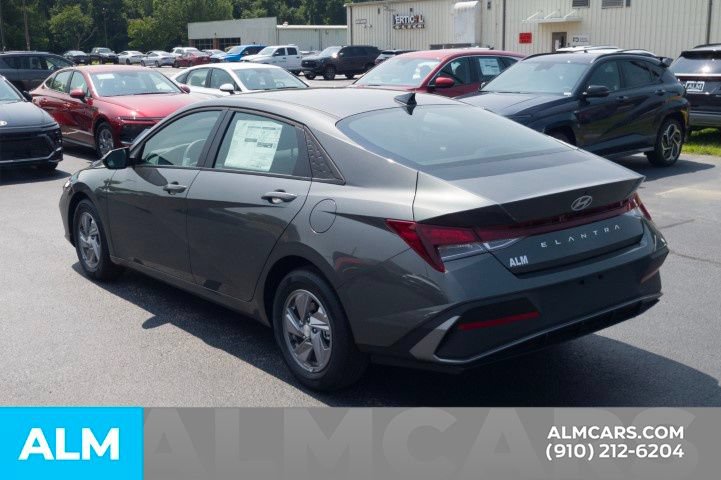 Certified 2026 Hyundai Elantra SE FWD image 9