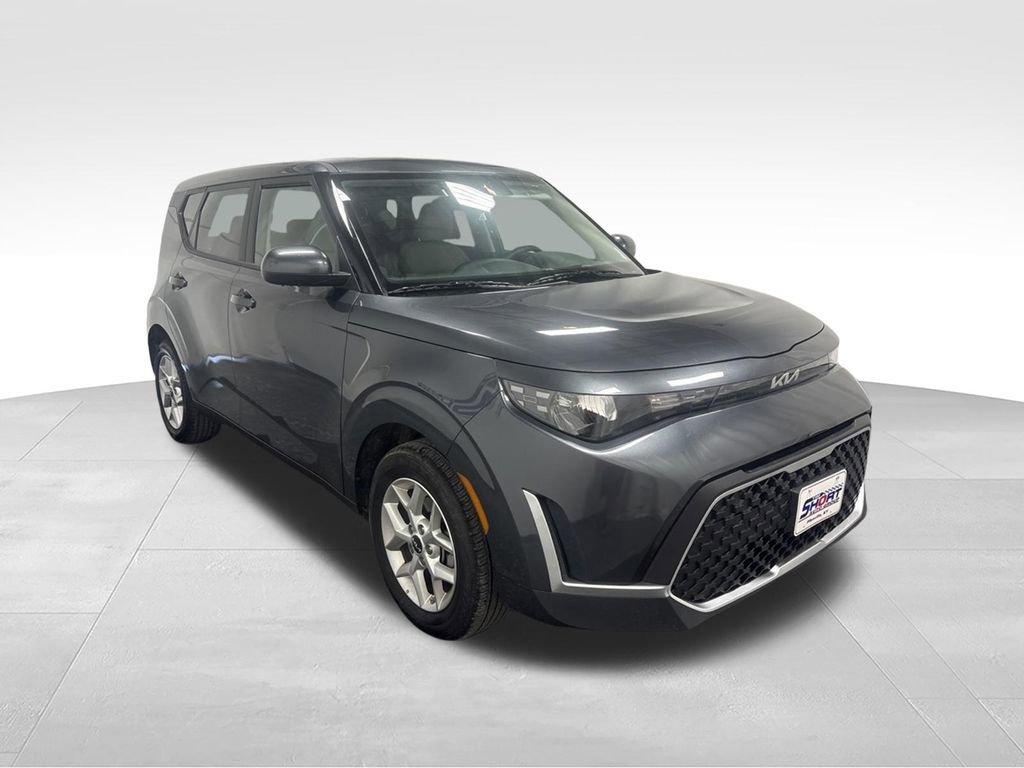 Used 2025 Kia Soul LX w/ LX Technology Package FWD image 3