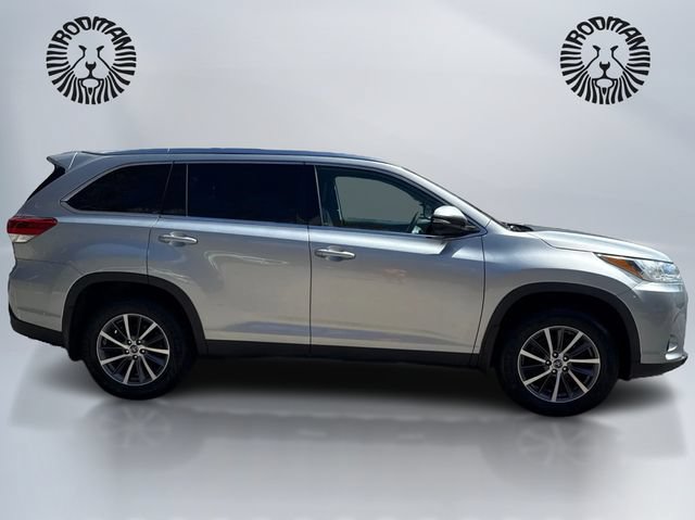 Used 2019 Toyota Highlander XLE AWD/4WD image 5