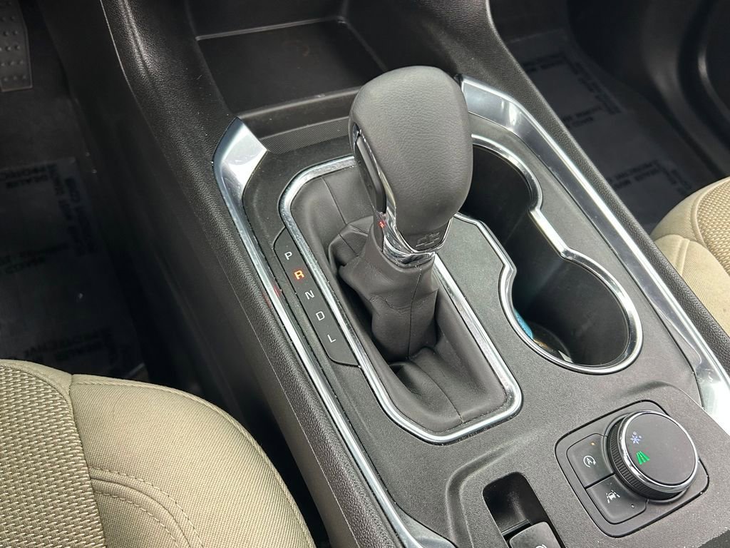 Used 2022 Chevrolet Traverse LS image 19