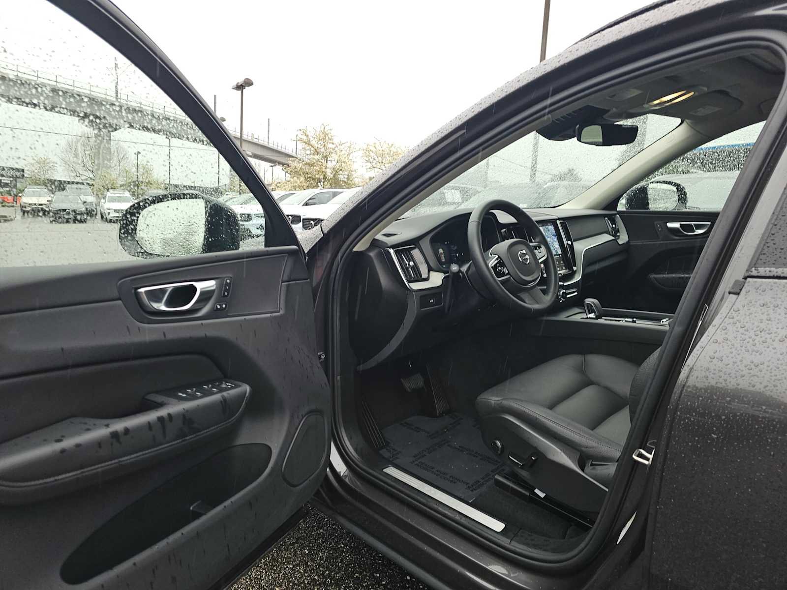 Certified 2025 Volvo XC60 B5 Plus image 20