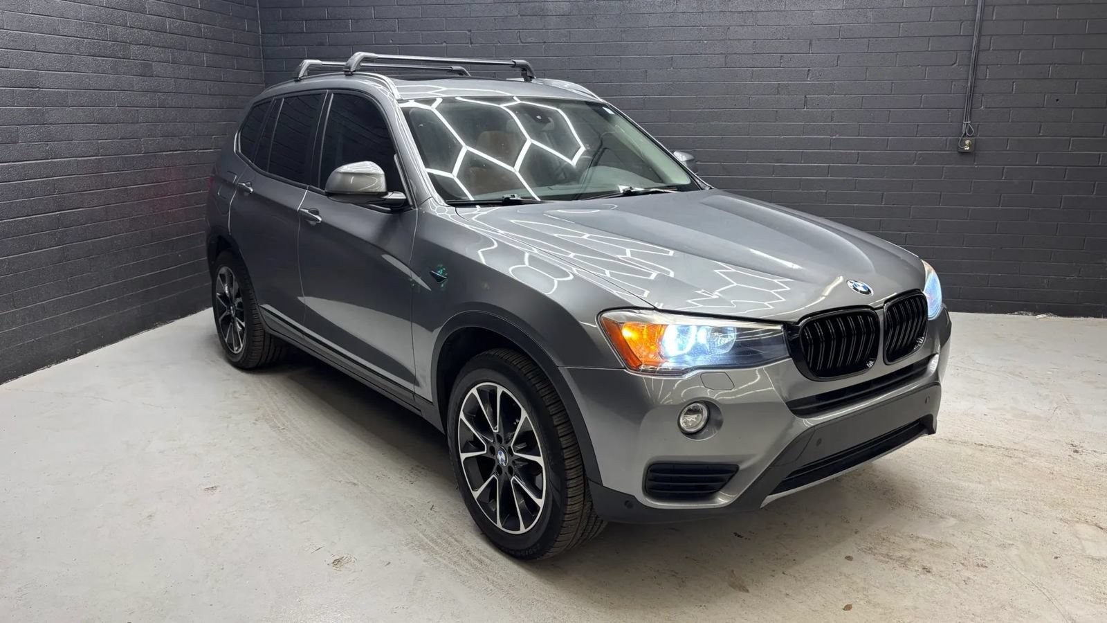 Used 2017 BMW X3 xDrive28i AWD/4WD image 1