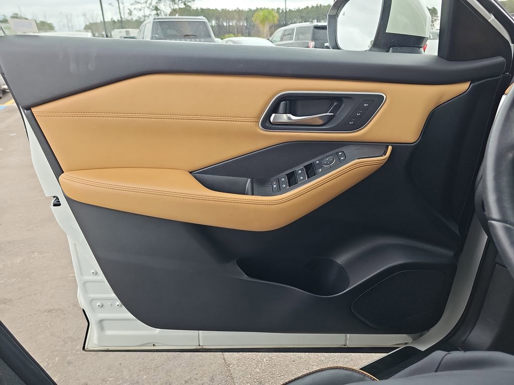 Used 2023 Nissan Rogue Platinum w/ Platinum Premium Package image 31