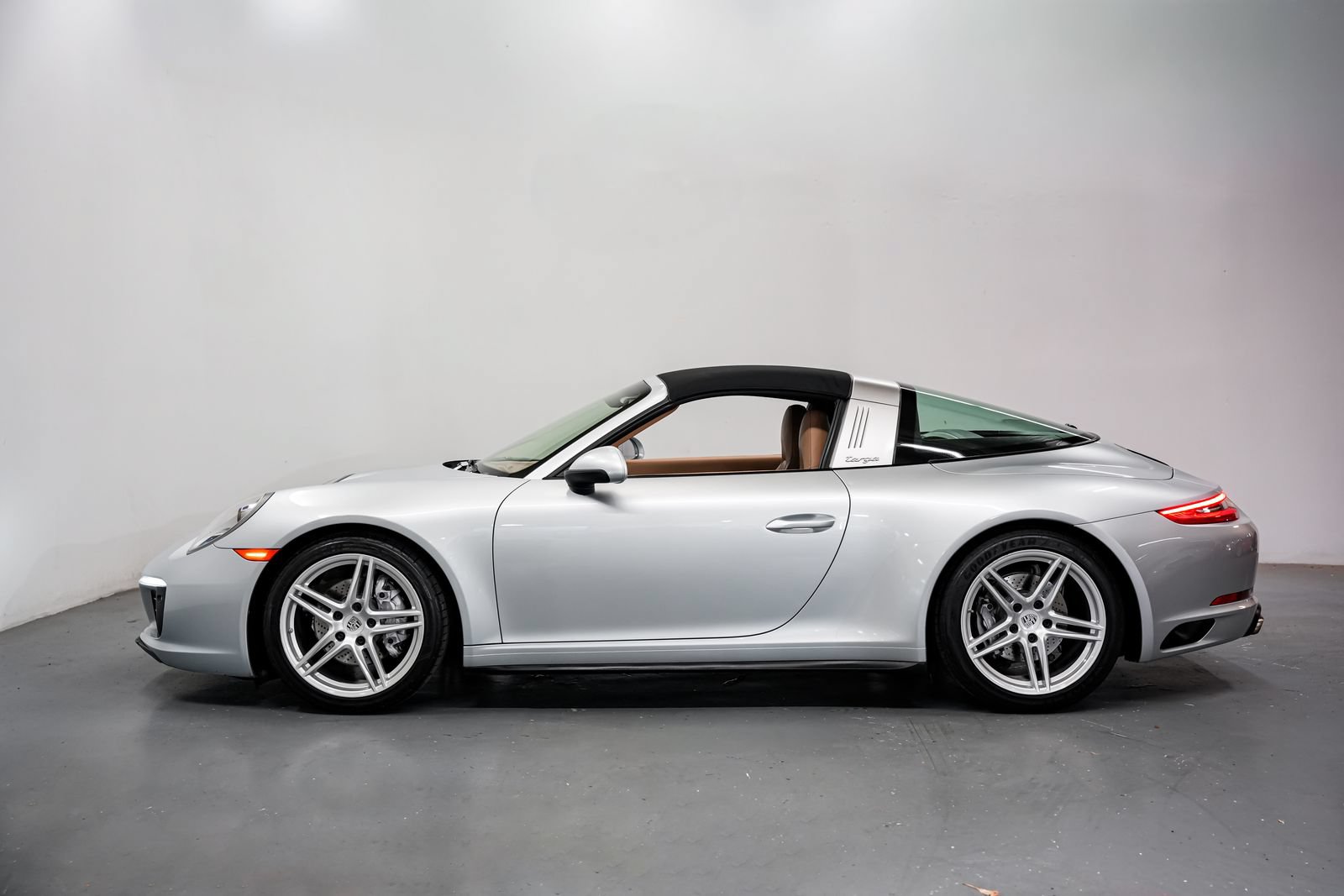 Used 2017 Porsche 911 Targa 4 AWD/4WD image 7