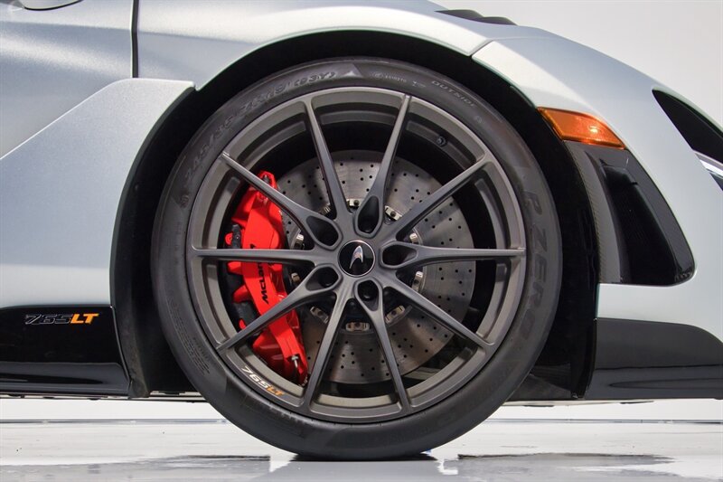 Used 2022 McLaren 765LT RWD image 19