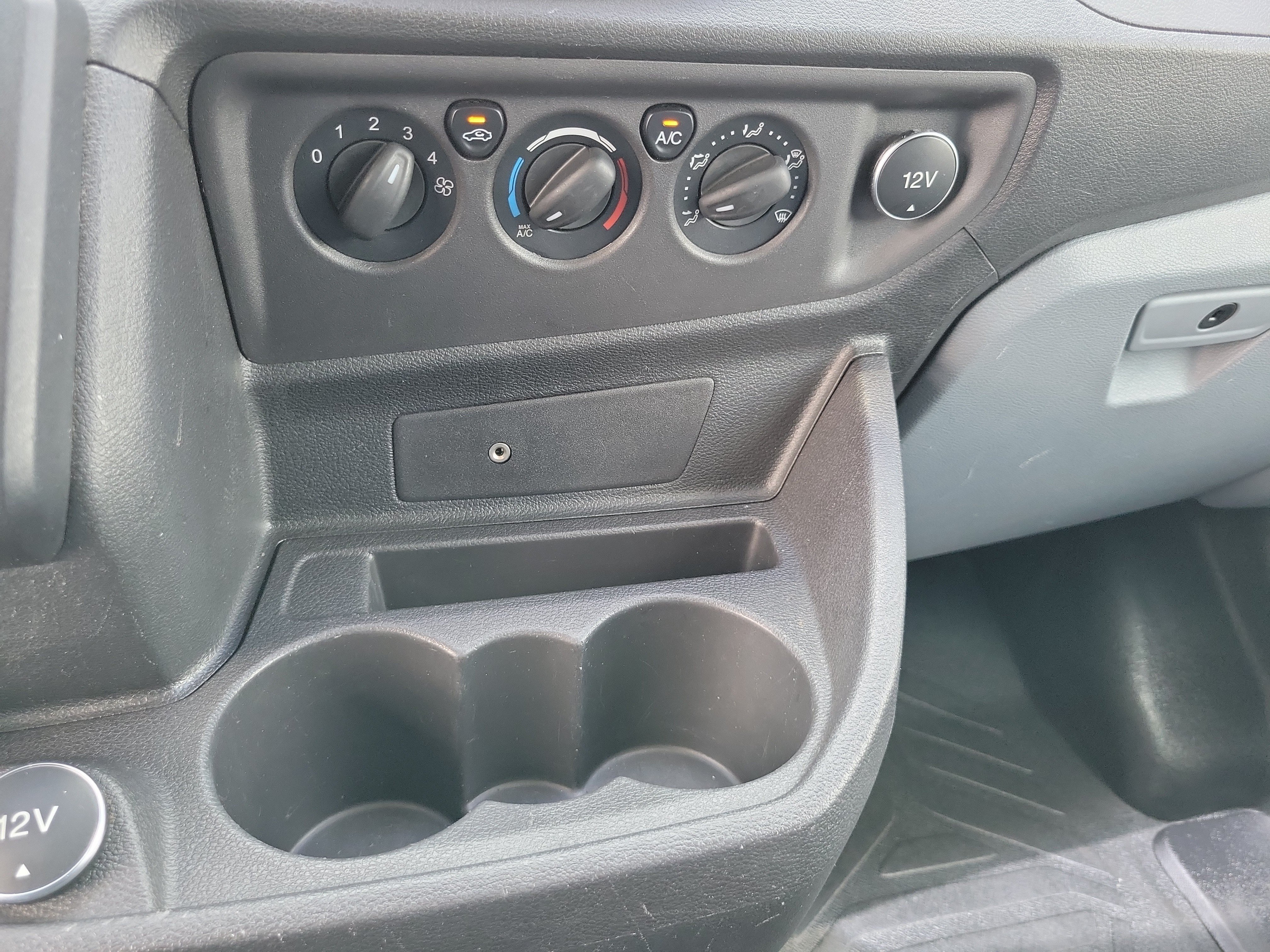 Used 2019 Ford Transit 150 148 Low Roof RWD image 24