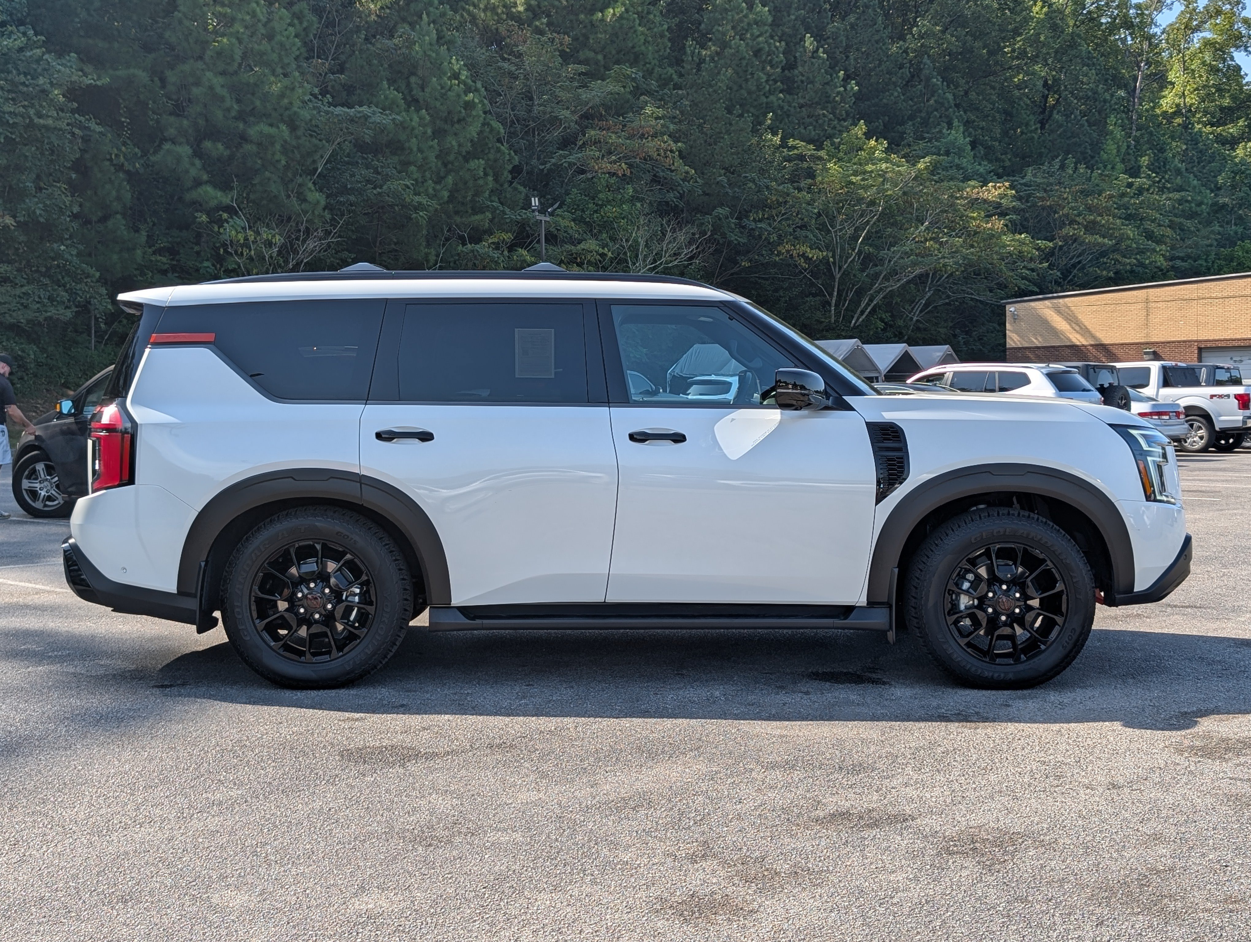 Used 2026 Nissan Armada PRO-4X w/ Captain's Chari Seat Package AWD/4WD image 10