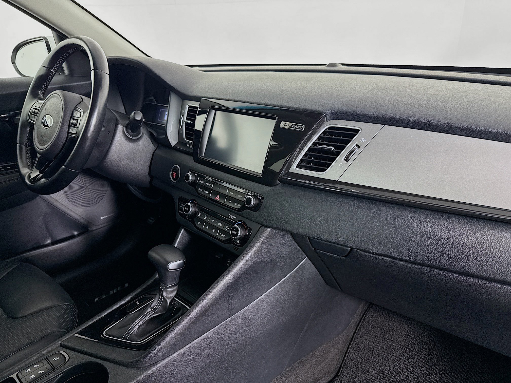 Used 2019 Kia Niro Touring FWD image 28