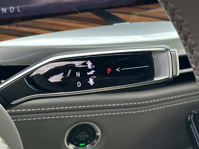 Used 2026 Cadillac Escalade ESV Platinum Sport w/ LPO, ONYX Package AWD/4WD image 9