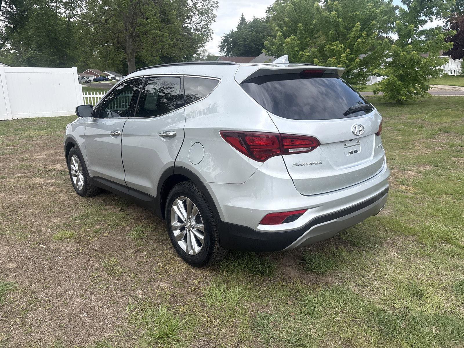 Used 2017 Hyundai Santa Fe Sport 2.0T AWD/4WD image 8
