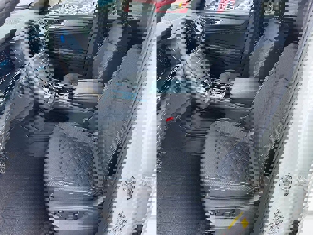 Used 2024 Volkswagen Atlas Cross Sport SE image 12