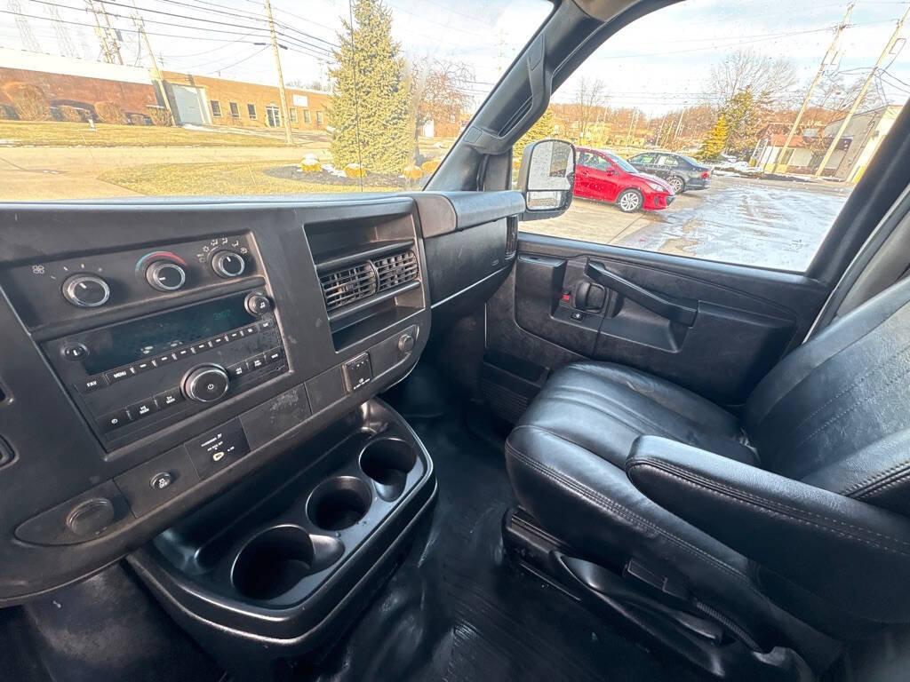Used 2016 Chevrolet Express 2500 RWD image 14