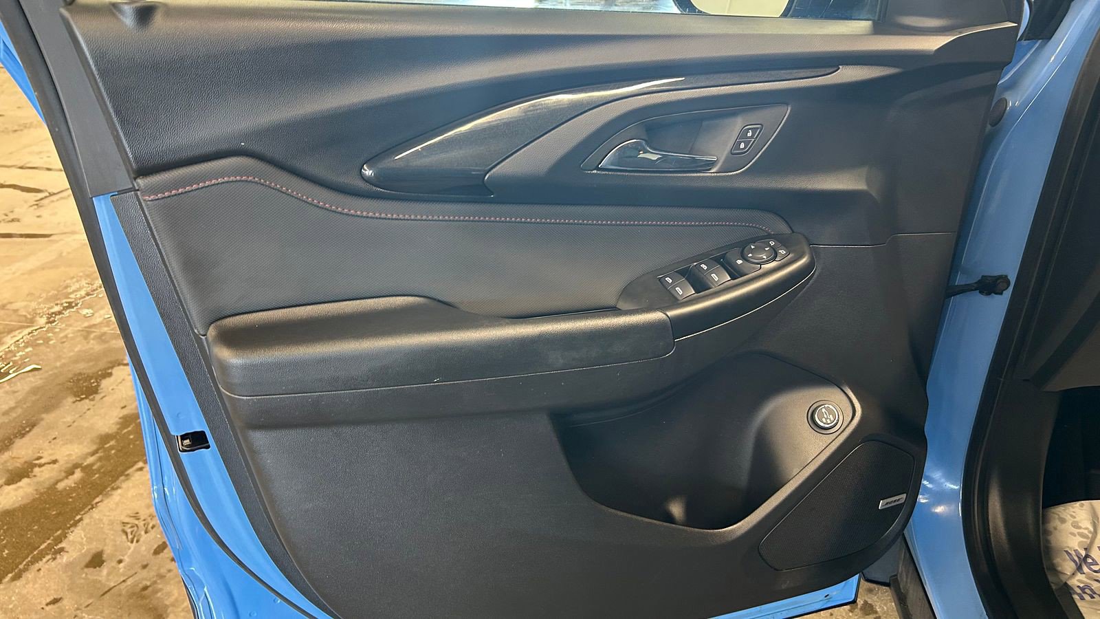 Used 2023 Chevrolet TrailBlazer RS w/ Sun and Liftgate Package image 9