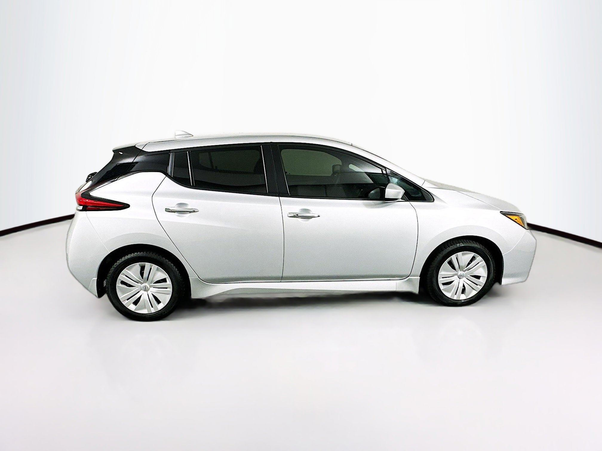 Used 2024 Nissan Leaf S FWD image 10