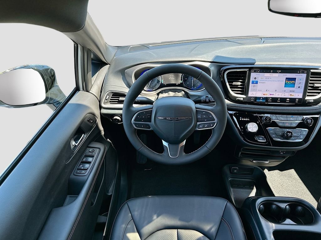 New 2026 Chrysler Pacifica Select FWD image 21