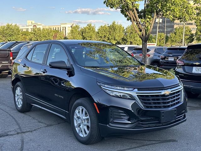 Used 2024 Chevrolet Equinox LS AWD/4WD image 1